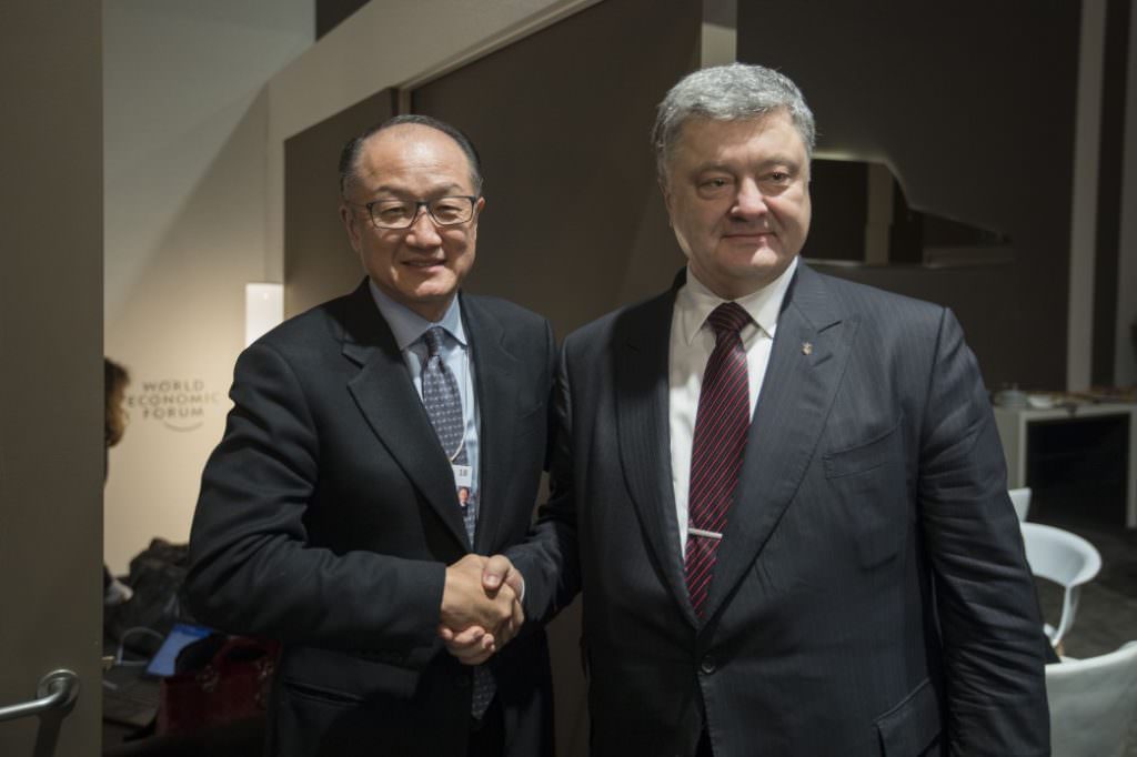 Петр Порошенко и президент Всемирного банка Джим Ким обсудили в Давосе поддержку реформ в Украине