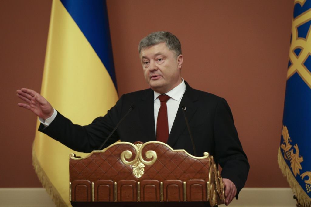 Порошенко закликав удосконалити закон про антикорупційний суд після першого читання