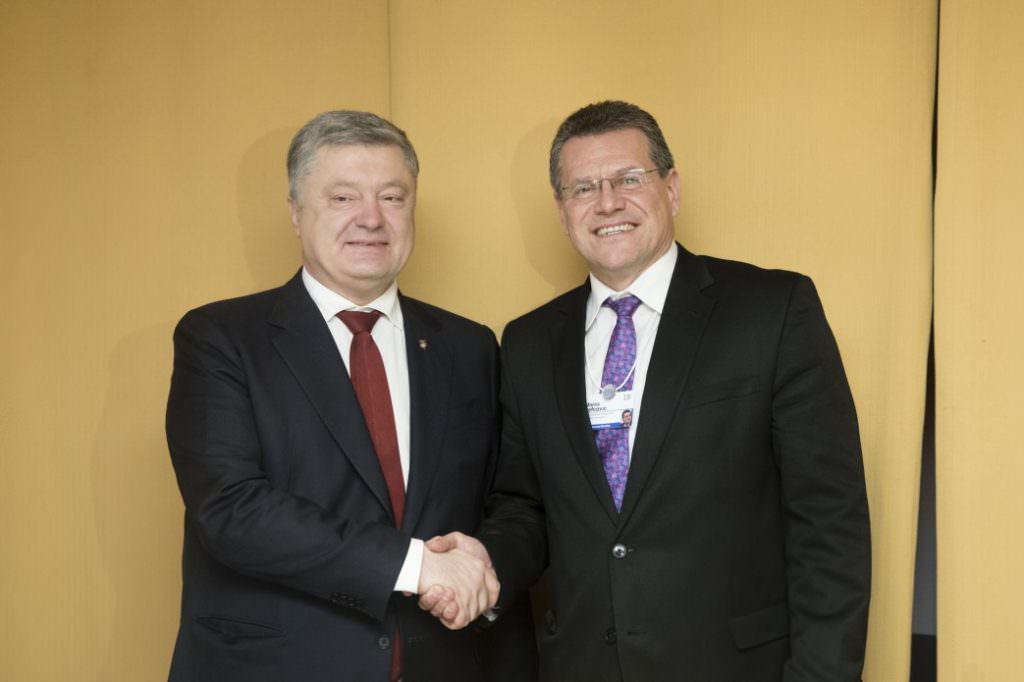 Порошенко поговорил с вице-президентом ЕК Шефчовичем об интеграции энергетического рынка Украины в рынок ЕС