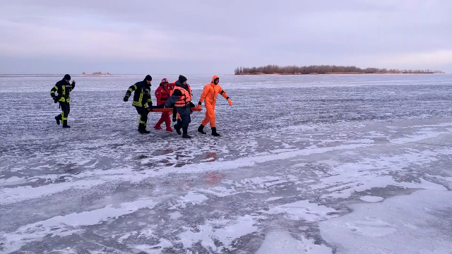 У Черкасах двоє дітей провалилися під лід, один хлопець загинув