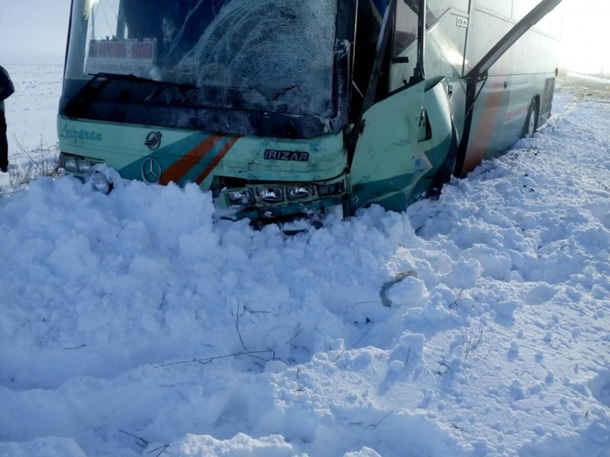 На Запоріжжі автобус потрапив у жахливу ДТП: є загиблі