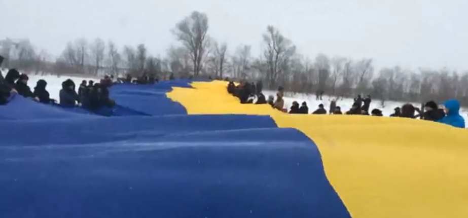 День Соборності: на адмінкордоні з окупованим Кримом розгорнули найбільший прапор України