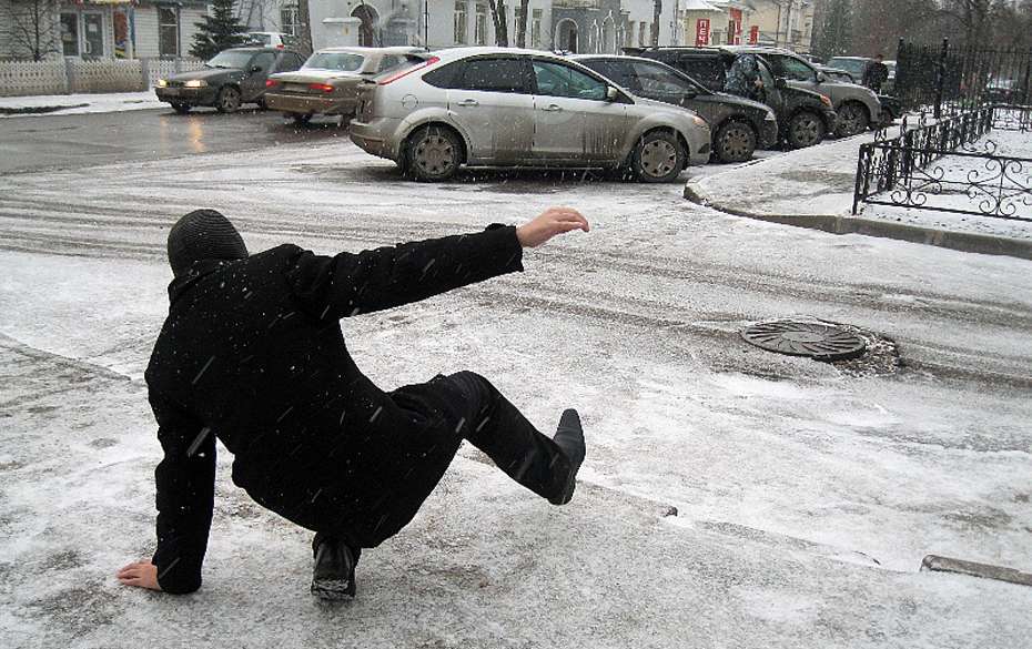 In Kyiv, heads of municipal enterprises were placed under suspicion for injuring more than 6,000 pedestrians.