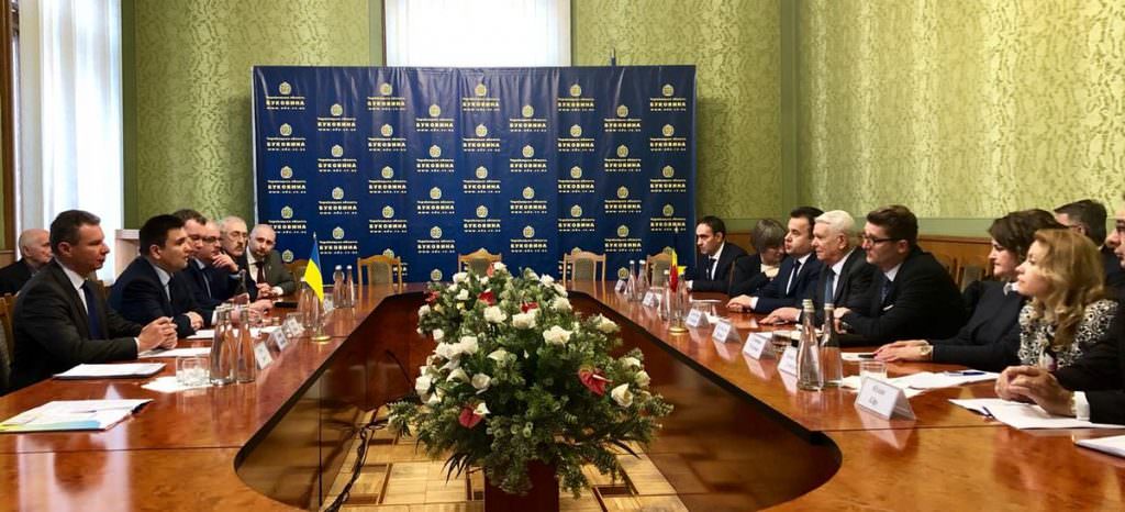 Україна та Румунія розроблять спільний документ про імплементацію мовної норми освітнього закону – МЗС