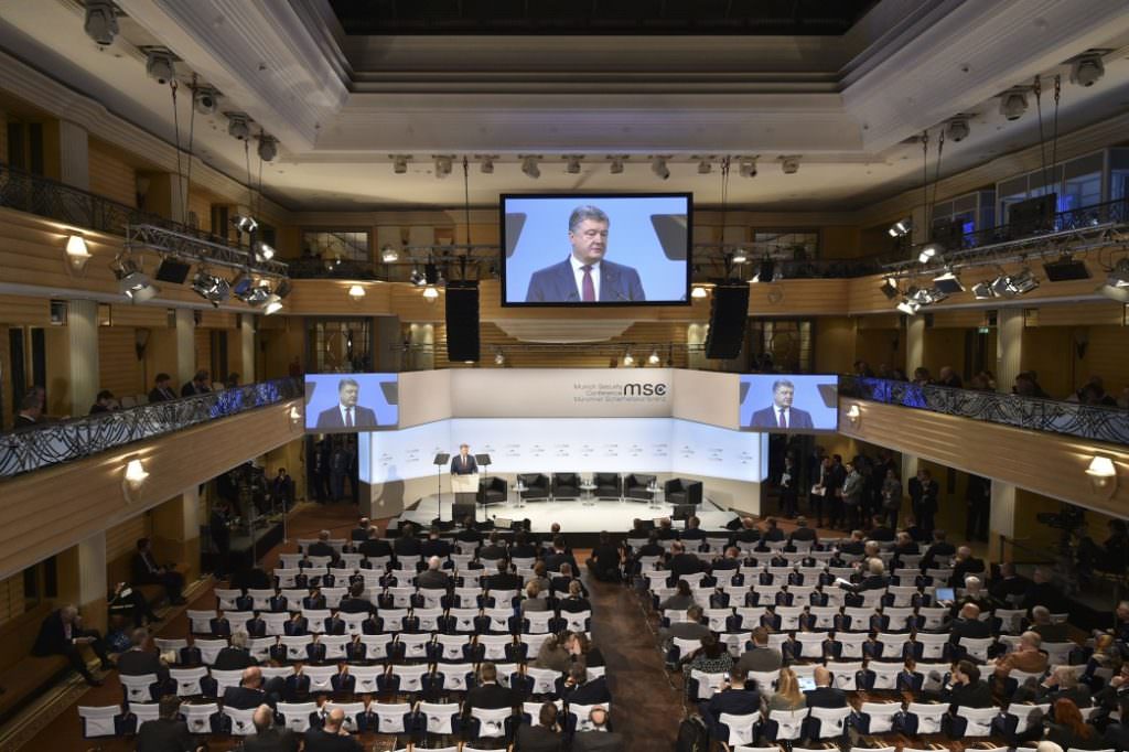 Перетворити усе на руїни: Порошенко пояснив мету “русского міра”