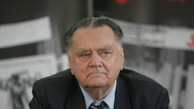 Бандера не причетний до Волинської трагедії, треба вивчати роль СРСР у цьому злочині – екс-прем’єр Польщі