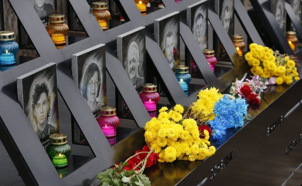 Це святе місце для кожного українця: Порошенко підписав закон про створення меморіалу Героїв Небесної сотні