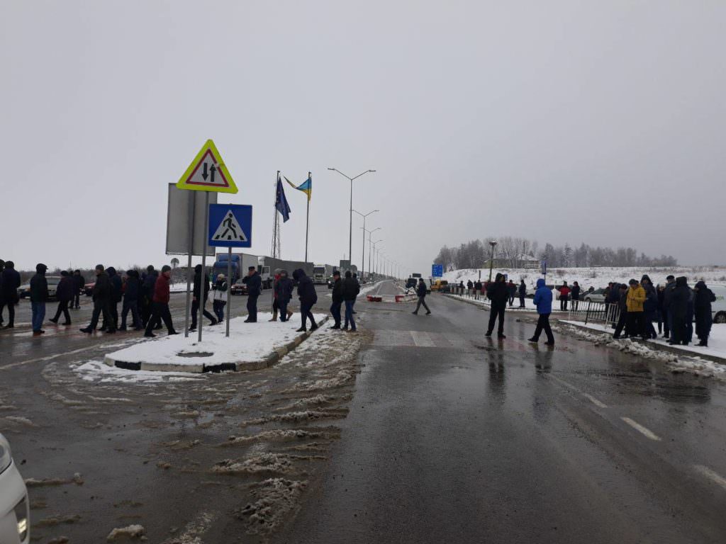 Протестующие разблокировали движение транспорта на всех пунктах пропуска на границе с Польшей