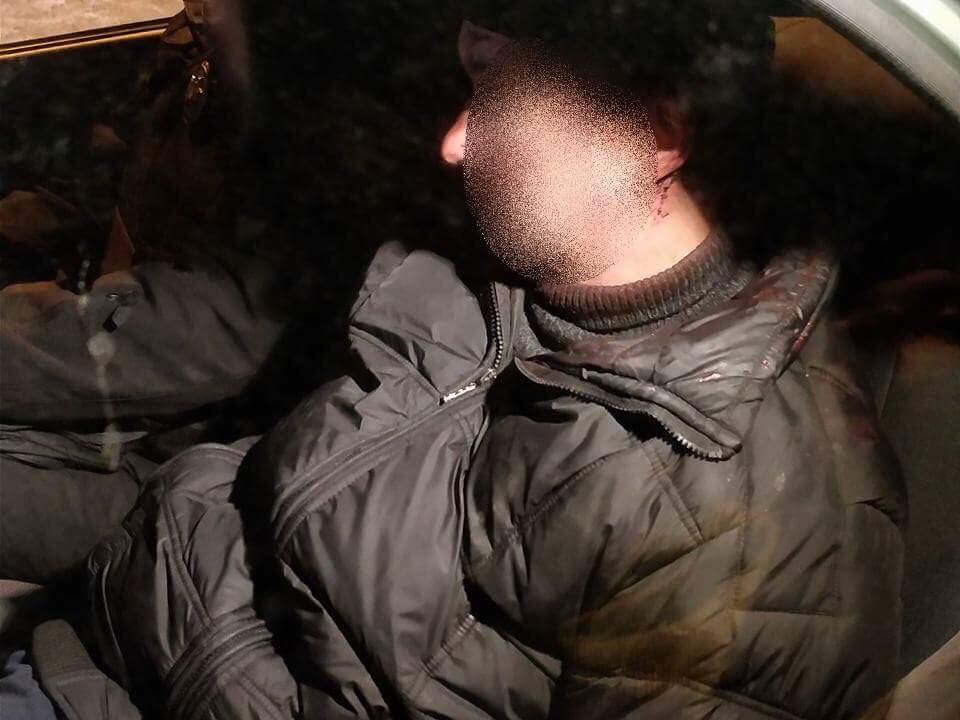 Під Києвом поліція затримала п’яного екс-бійця АТО, який стріляв з автоматичної зброї та кидав гранати