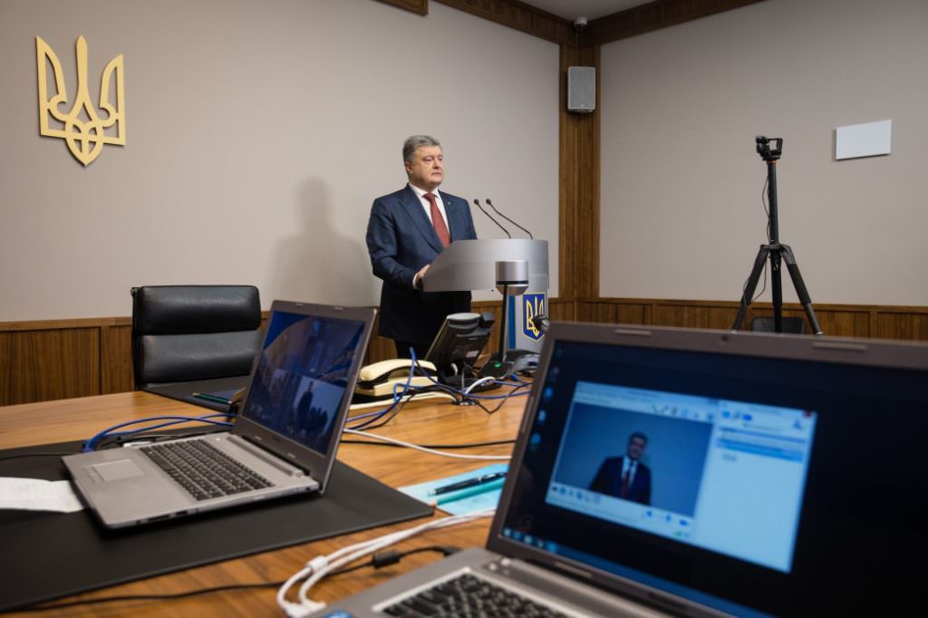 Петро Порошенко чекає на результати розслідування неприпустимих дій правоохоронців в Оболонському райсуді Києва