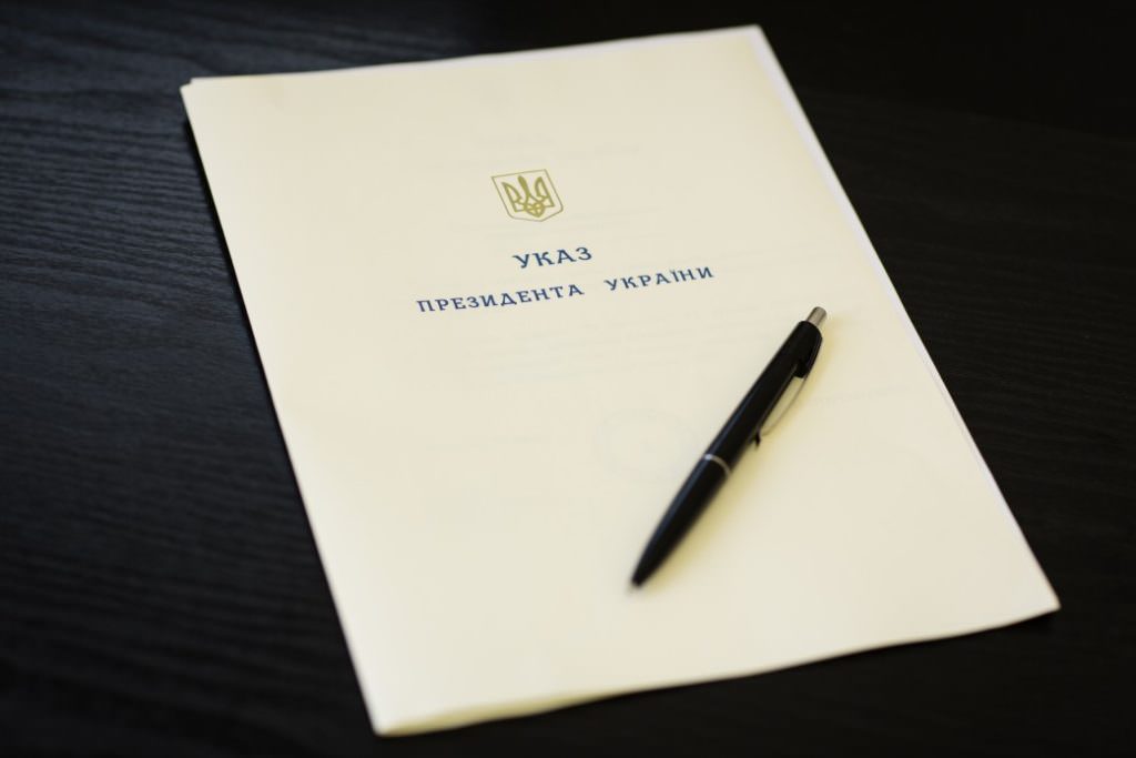 Порошенко нагородив 108 військовослужбовців орденами та медалями