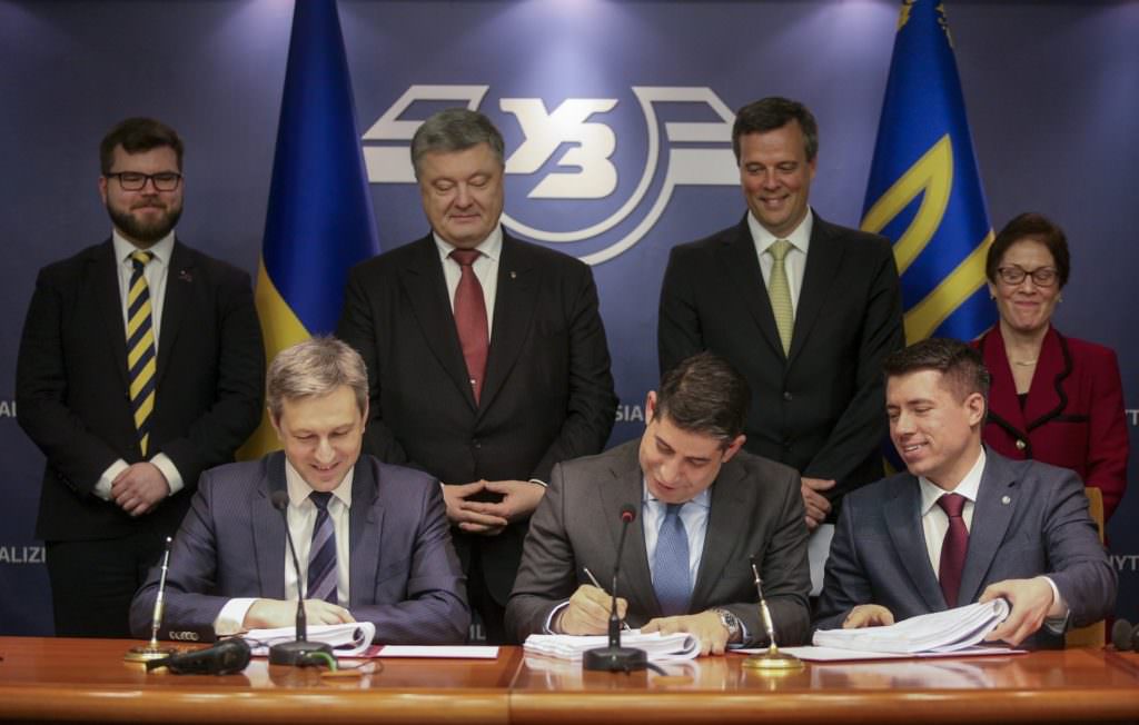 General Electric йде лише в ті країни, де нульова терпимість до корупції – Порошенко