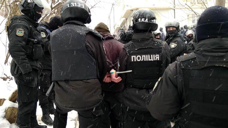 Розпочато кримінальне провадження проти активістів, які поранили поліцейського біля суду в Києві