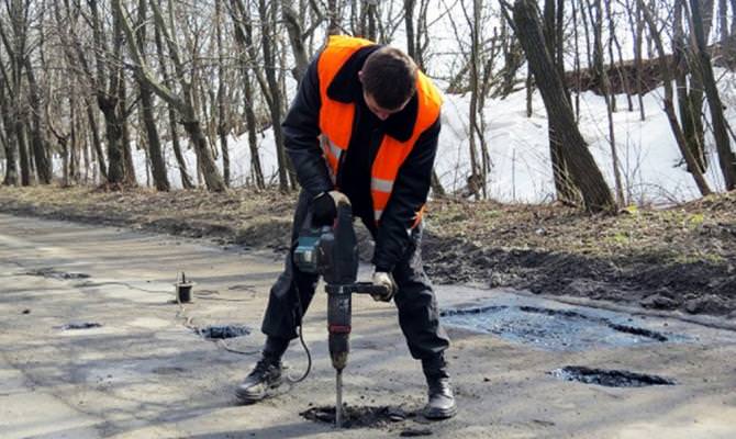 Кабмин утвердил перечень строительства и ремонта дорог в 2018 году: список объектов