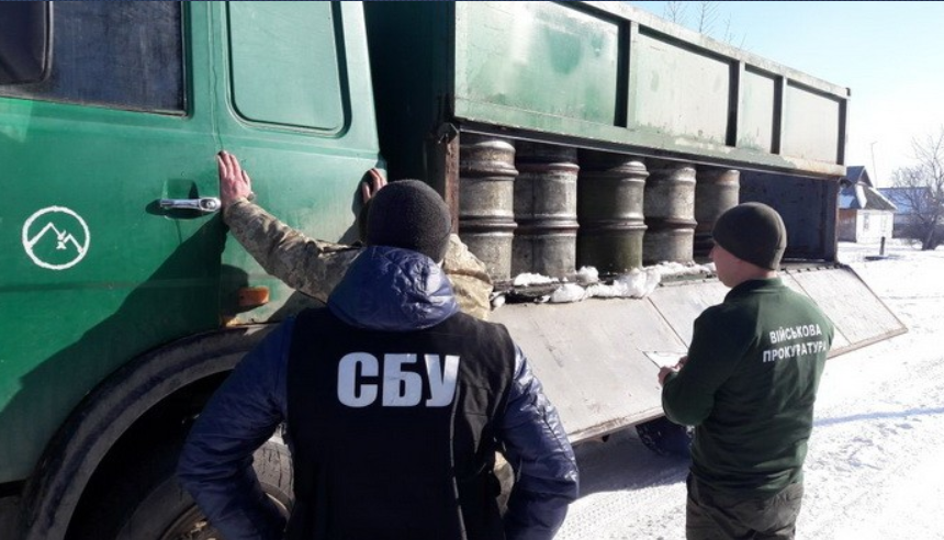 СБУ затримала командування однієї з військових частин за розкрадання 50 тон пального
