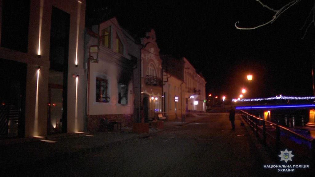 В Ужгороді підпалили офіс союзу угорців