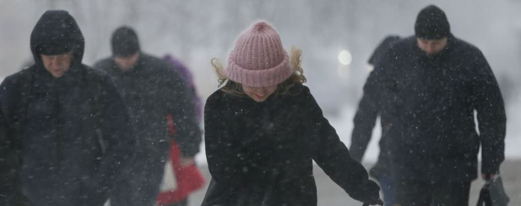 Snow and strong winds: bad weather spreads across Ukraine