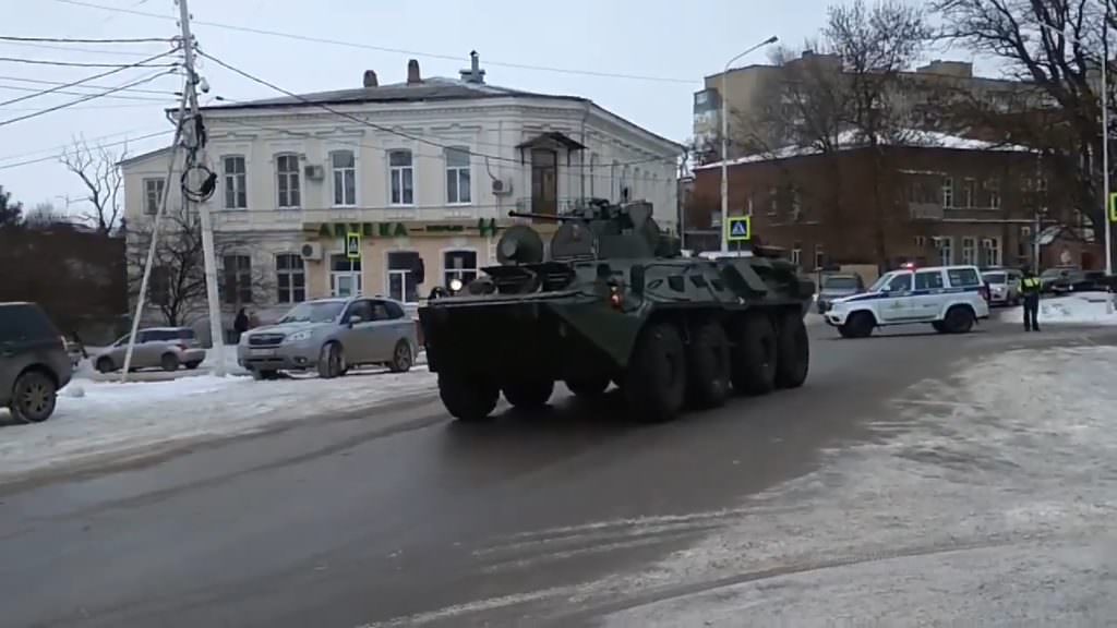 Біля кордону України помітили колону військової техніки Росії
