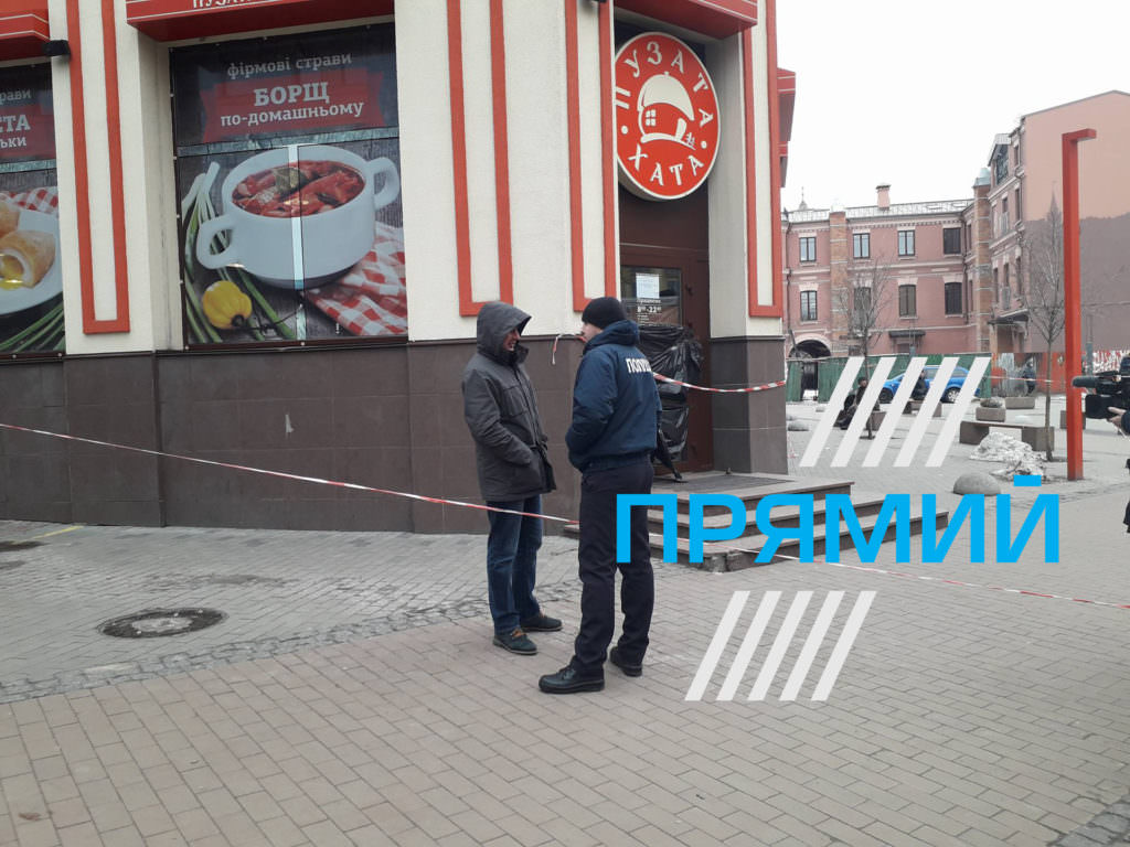 У Києві у закладі швидкого харчування зарізали чоловіка. ФОТО