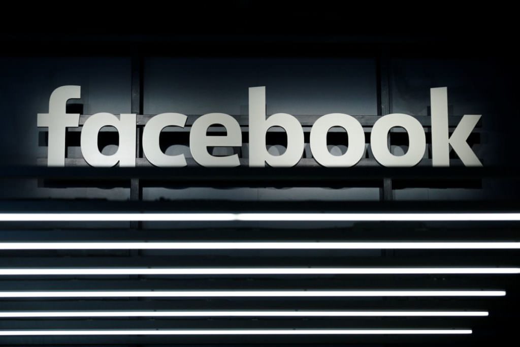 Facebook запретит доступ к персональным данным китайской Huawei