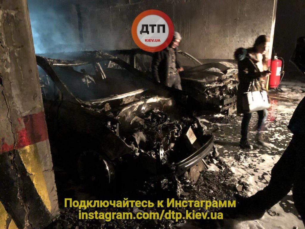 П’ять автомобілів згоріло на парковці в Києві