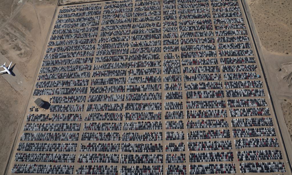 “Кладовище” Volkswagen у США: з’явилося відео тисяч нових “забракованих” автомобілів