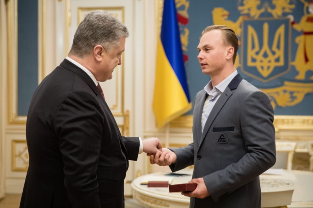 Президент наградил орденом олимпийского чемпиона Александра Абраменко