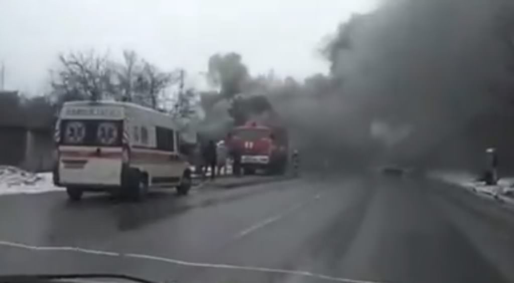 У Києві біля метро “Червоний Хутір” палає електропідстанція