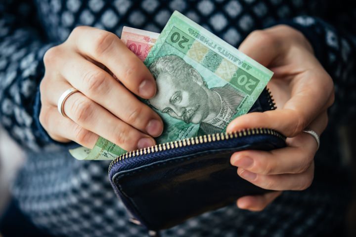 Коронавирус: в правительстве объявили об упрощении получения субсидий, доплат соцнезащищенным и индексации пенсий