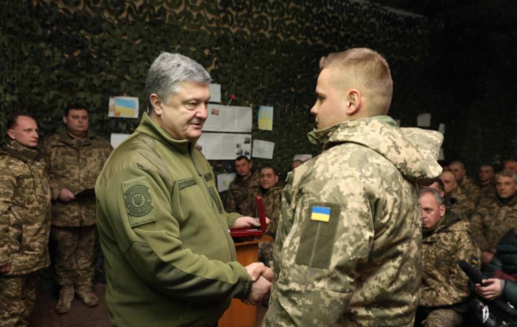 За особисту мужність і високий професіоналізм: президент нагородив 12 військовослужбовців ЗСУ