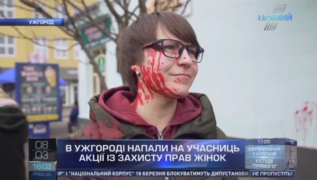 Напад на учасниць мітингу за права жінок в Ужгороді: одна з постраждалих отримала опік очей