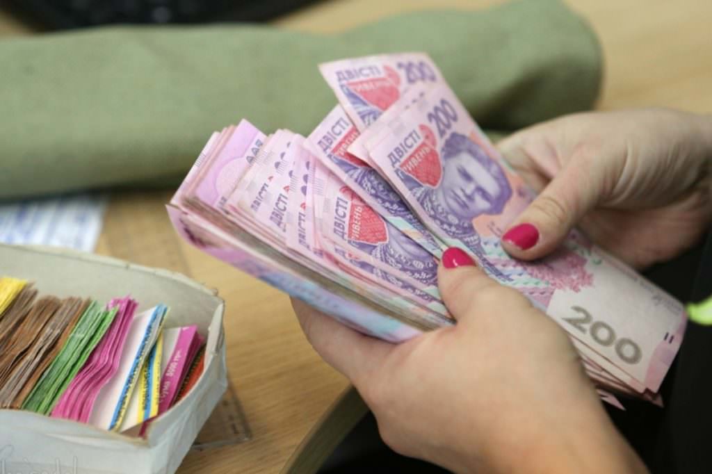 Мінекономрозвитку спрогнозувало зростання мінімальної зарплати до 6,2 тисяч гривень