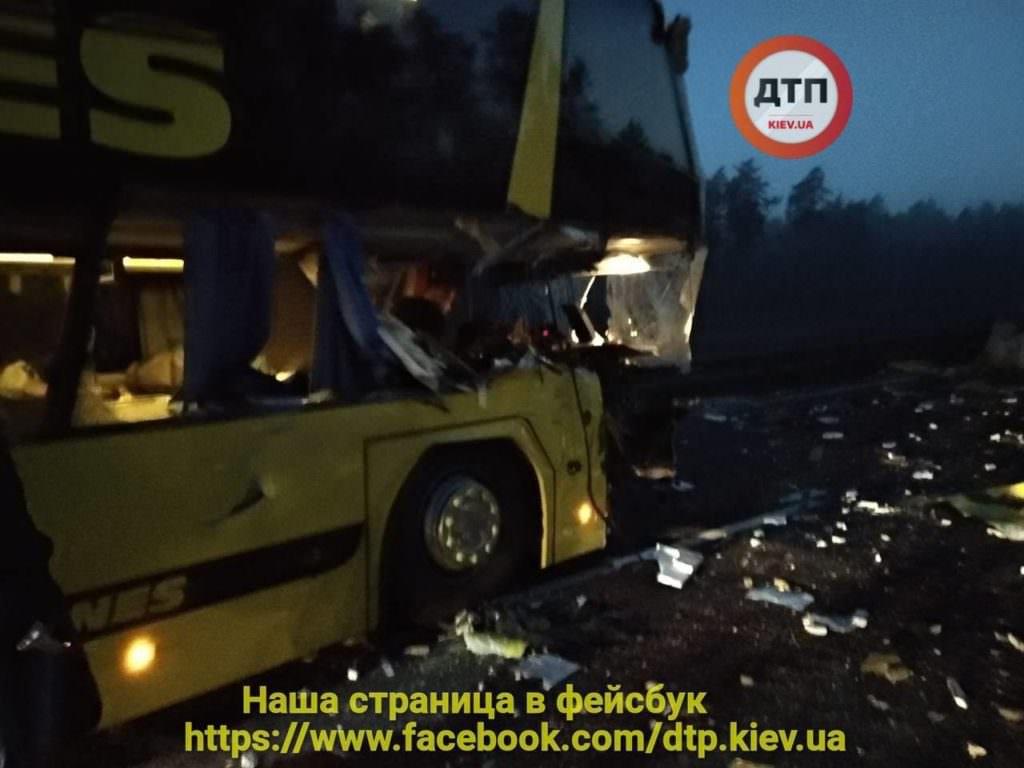 ДТП з автобусом сталася у Польщі, а не в Чехії: Серед постраждалих українців немає (оновлено)