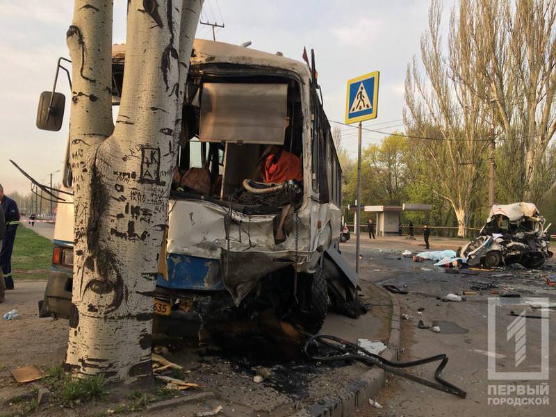 Жахлива ДТП у Кривому Розі: 8 загиблих та 12 постраждалих