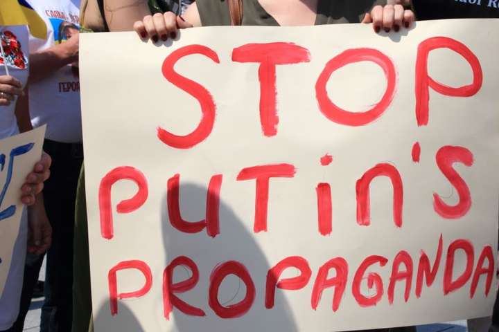 Працювали на замовлення Кремля: СБУ заборонила в’їзд в Україну 13 іноземним журналістам