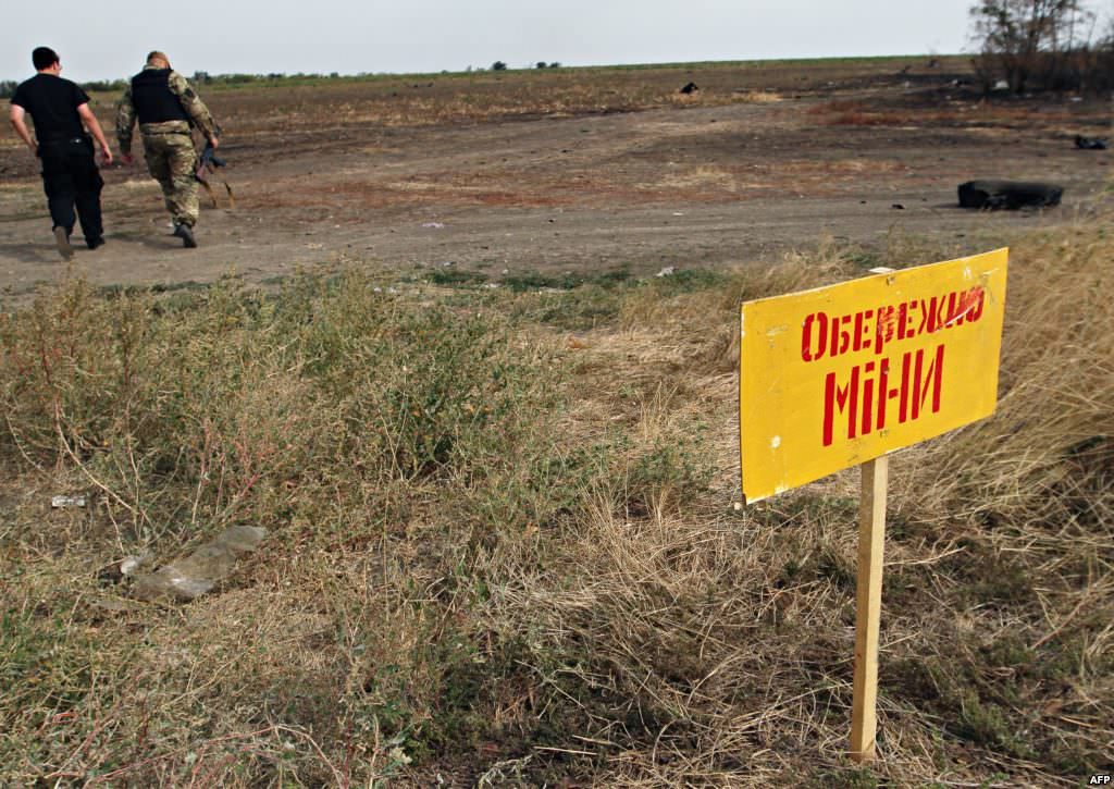 Несовершеннолетняя девушка через минное поле сбежала из оккупированного Донбасса на подконтрольную Украине территорию