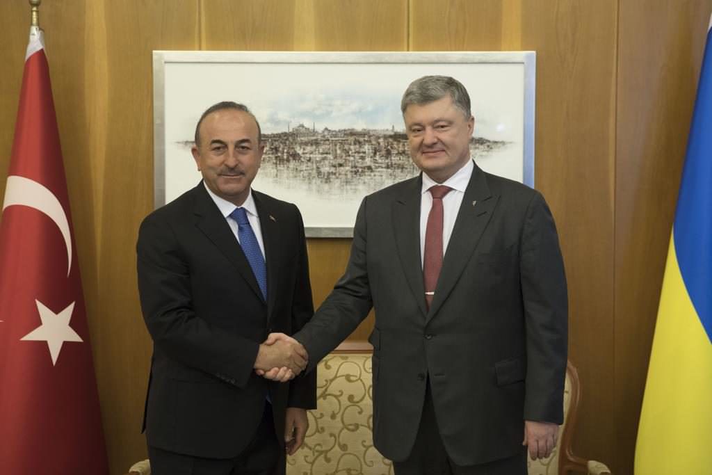 Порошенко у Стамбулі проводить переговори з головою МЗС Туреччини