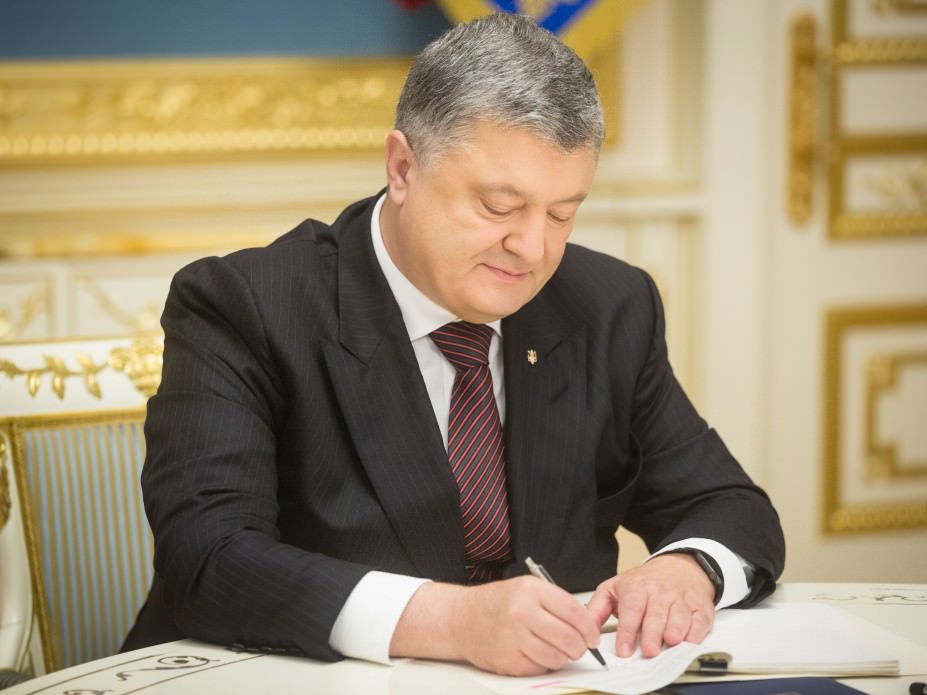Порошенко підписав закон про реабілітацію жертв репресій тоталітарного режиму
