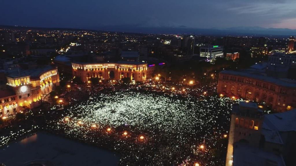 Протести у Вірменії: на бік протестувальників перейшли військові
