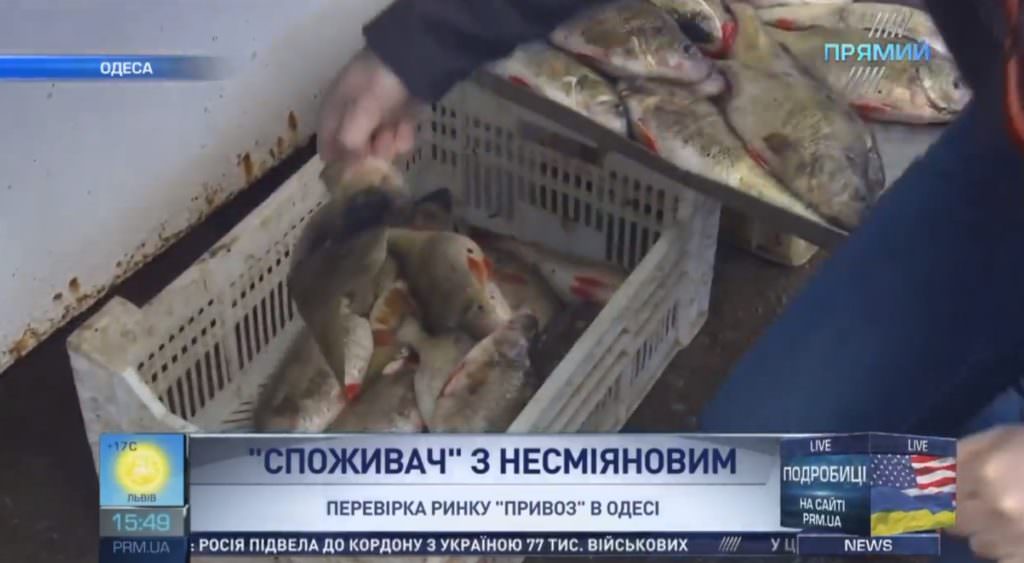 Антисанітарія та жодних документів: Споживач проінспектував ринок “Привоз” в Одесі