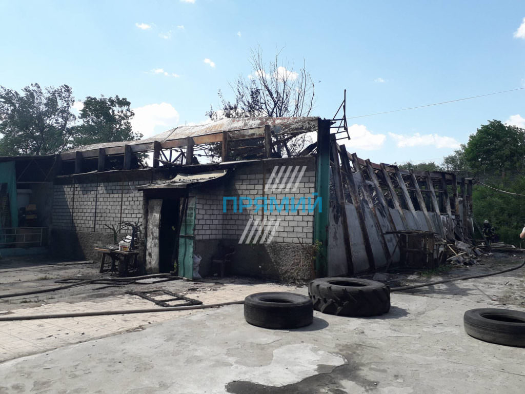 Масштабна пожежа у гідропарку Києва – подробиці “Прямого”