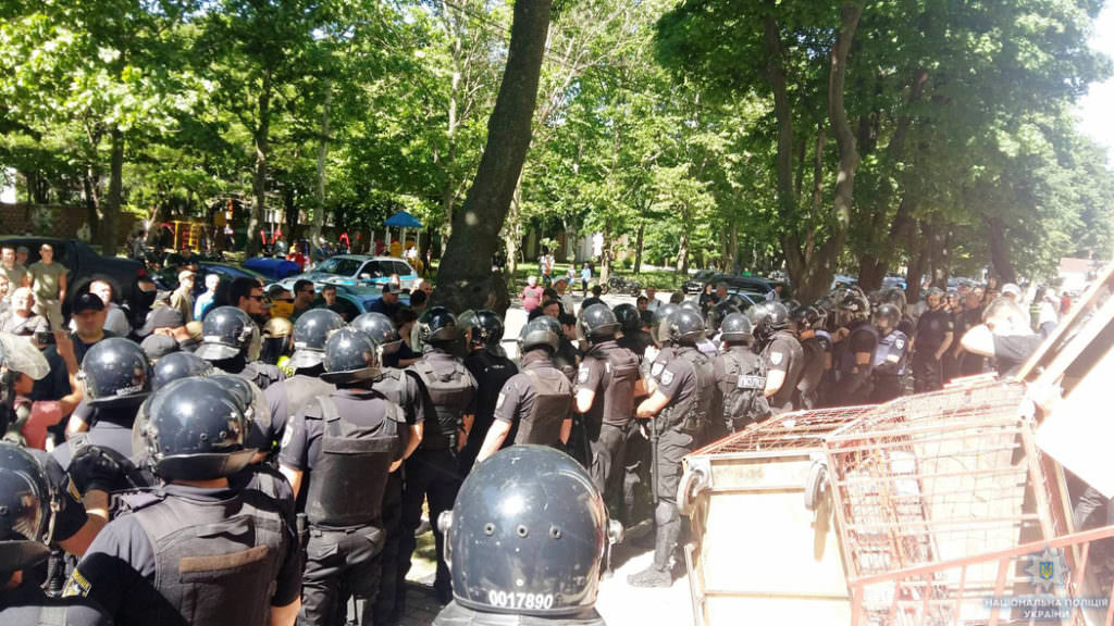 В Одессе между двумя группами возник конфликт, полиция задержала трех человек