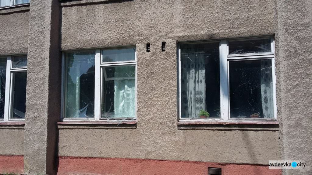 Боевики обстреляли школу в Светлодарске: есть пострадавший