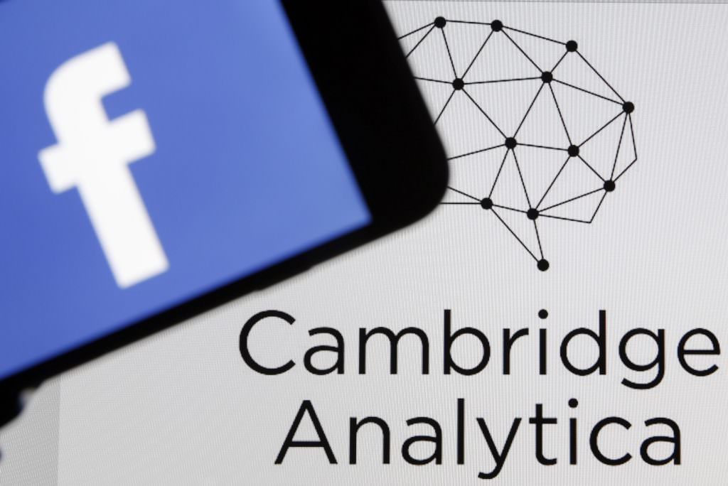 Утечка данных Facebook: компания Cambridge Analytica прекращает свою работу
