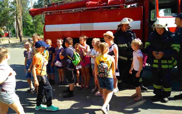 Повідомлення про витік газу у школі на Київщині: ДСНС евакуювала 80 осіб