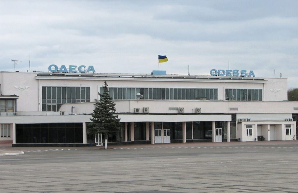 У Одесі екстрено здійснив посадку пасажирський літак