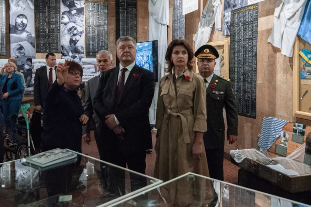 Петр и Марина Порошенко посетили музей истории Украины во Второй мировой войне