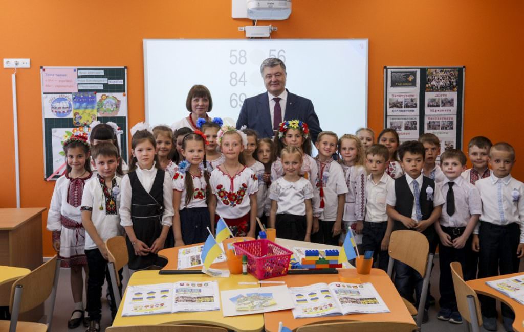 Українці вивчили поняття інклюзивної освіти – Порошенко відкрив школу на Дніпропетровщині