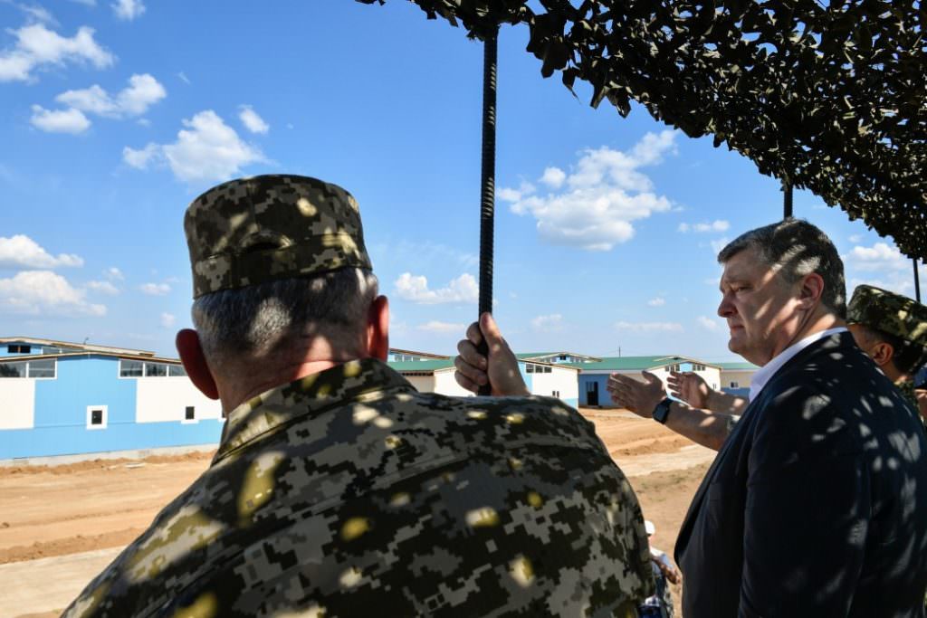 Петр Порошенко обязал  осенью ввести в эксплуатацию первую очередь полигона Широкий лан