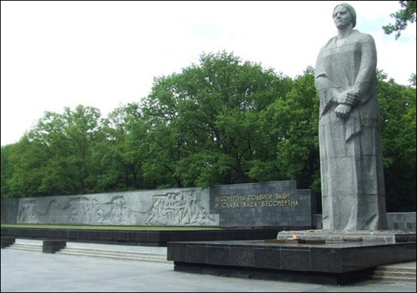 У Харкові відзначення Дня перемоги над нацизмом пройшло без провокацій – кореспондент “Прямого”